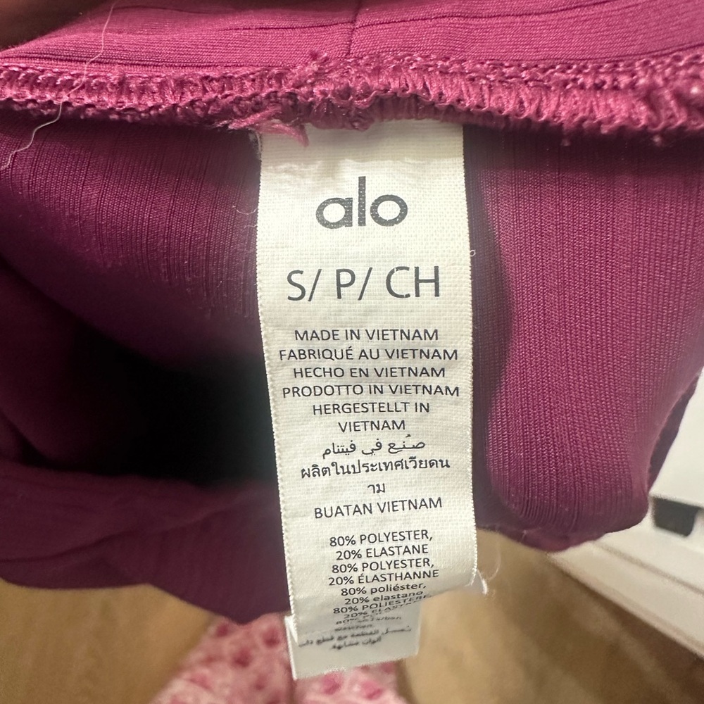 ALO Yoga Leggings - Picture 4 of 4